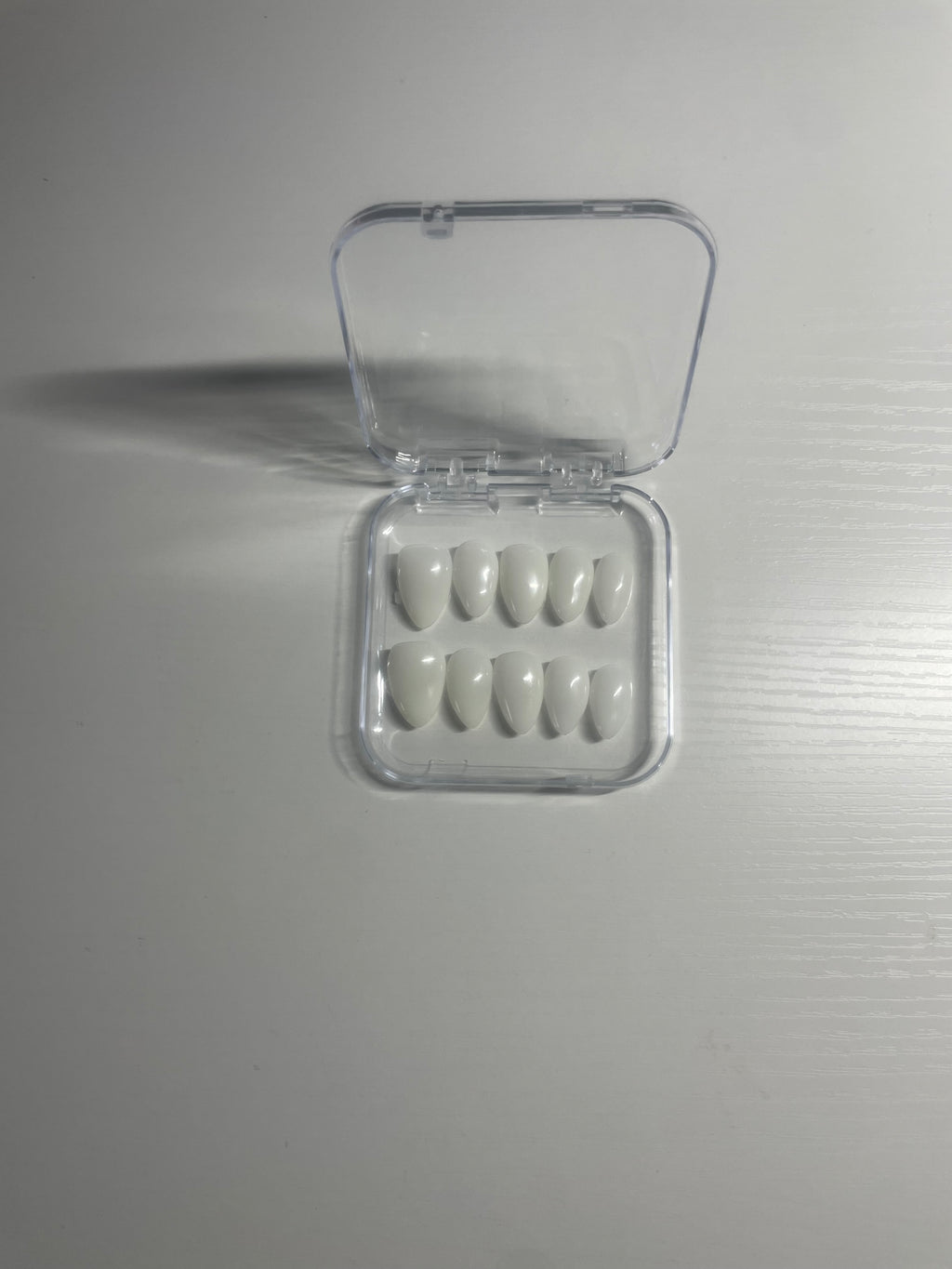 Press on nails-Milky