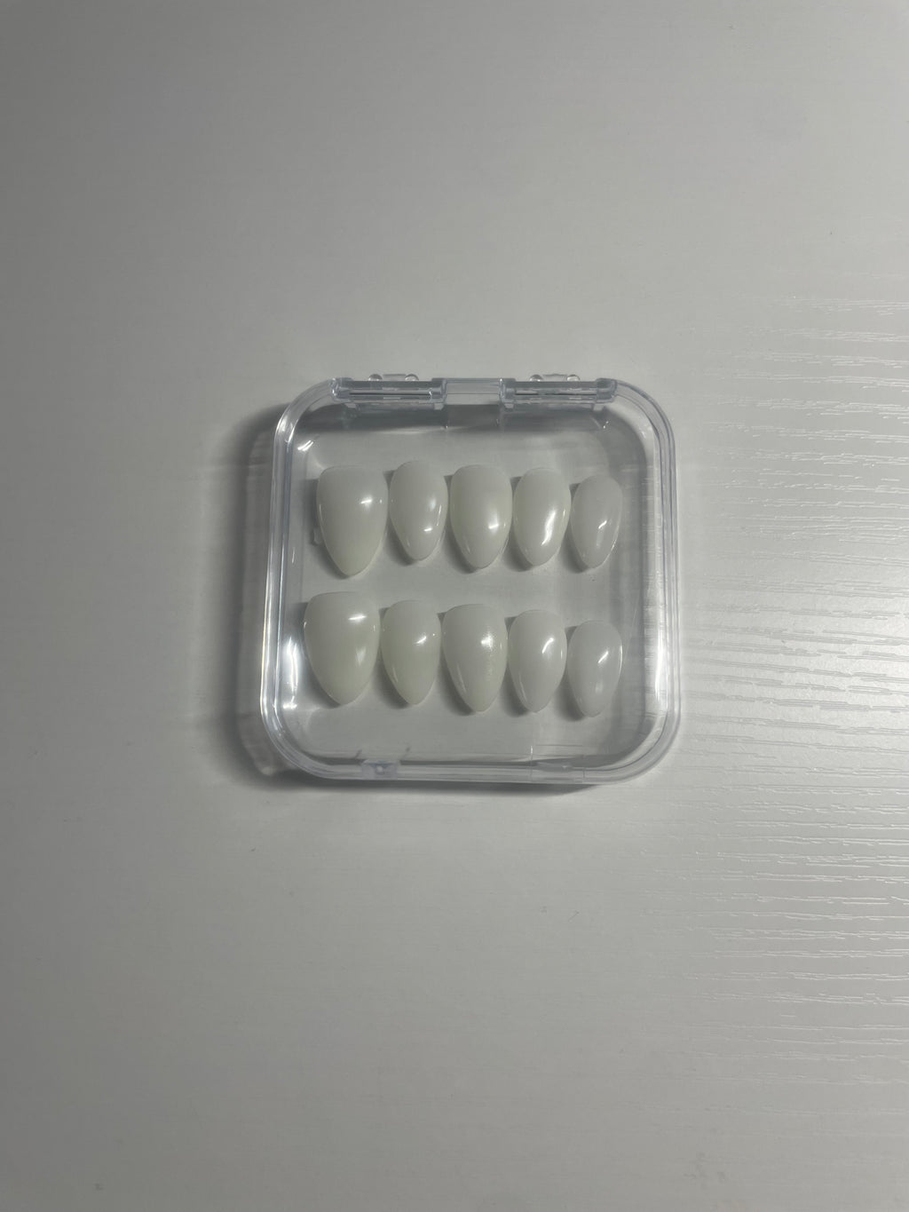 Press on nails-Milky