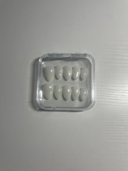 Press on nails-Milky
